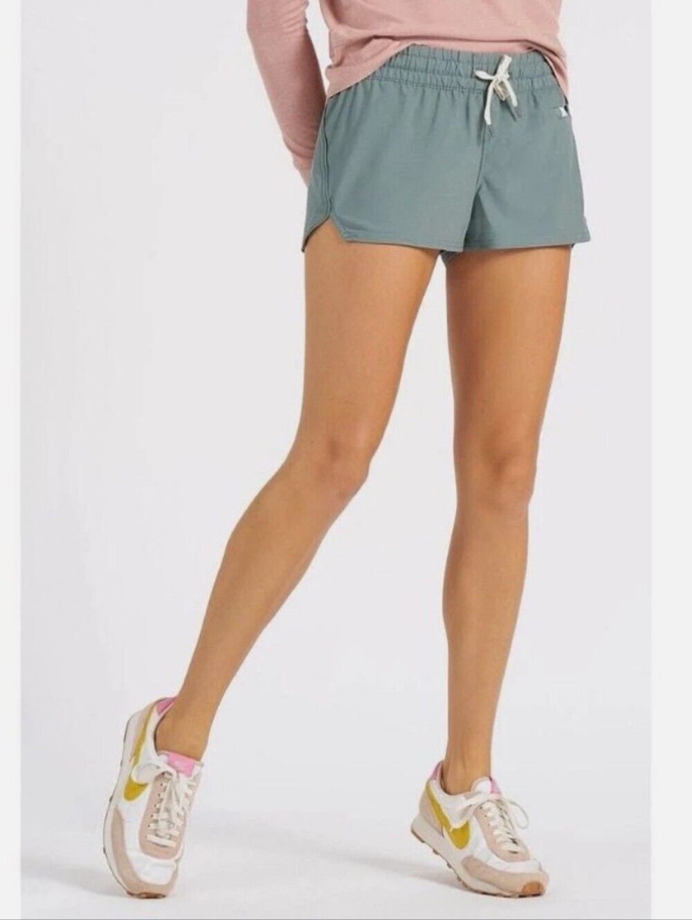 Vuori Kelp Green Clementine 2.5" Inseam Activewear Athleisure Shorts XL EUC